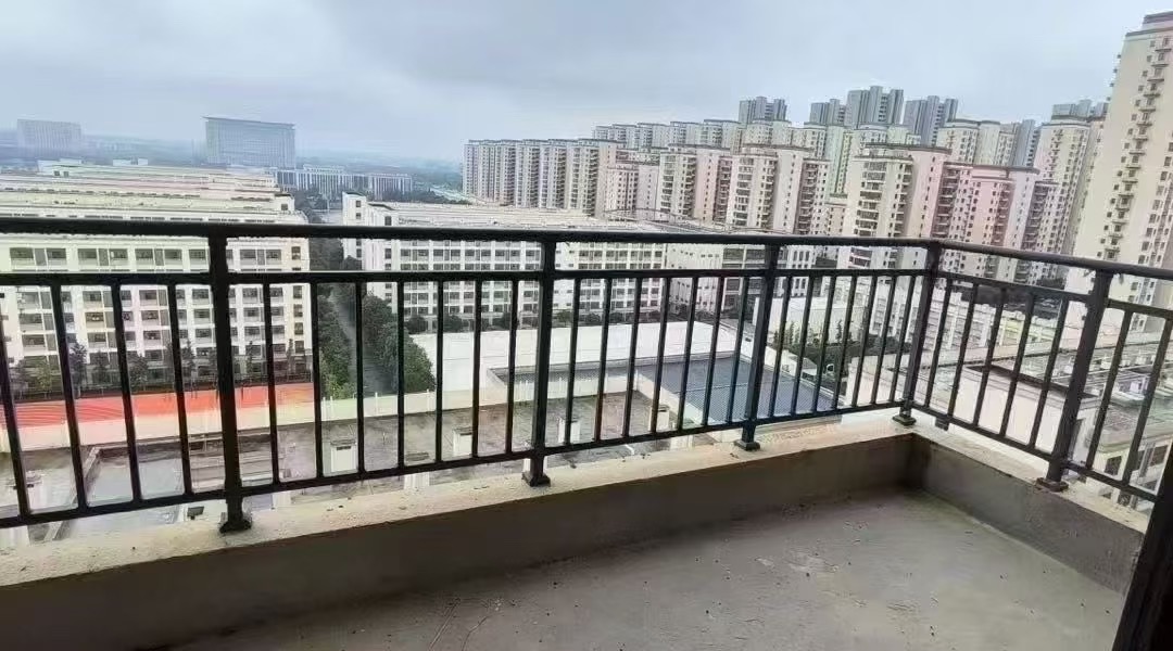 急卖，城南，荣怀，​电梯‮高小‬层，毛坯3房2卫 ，双阳‮边台‬户 ，单价5200