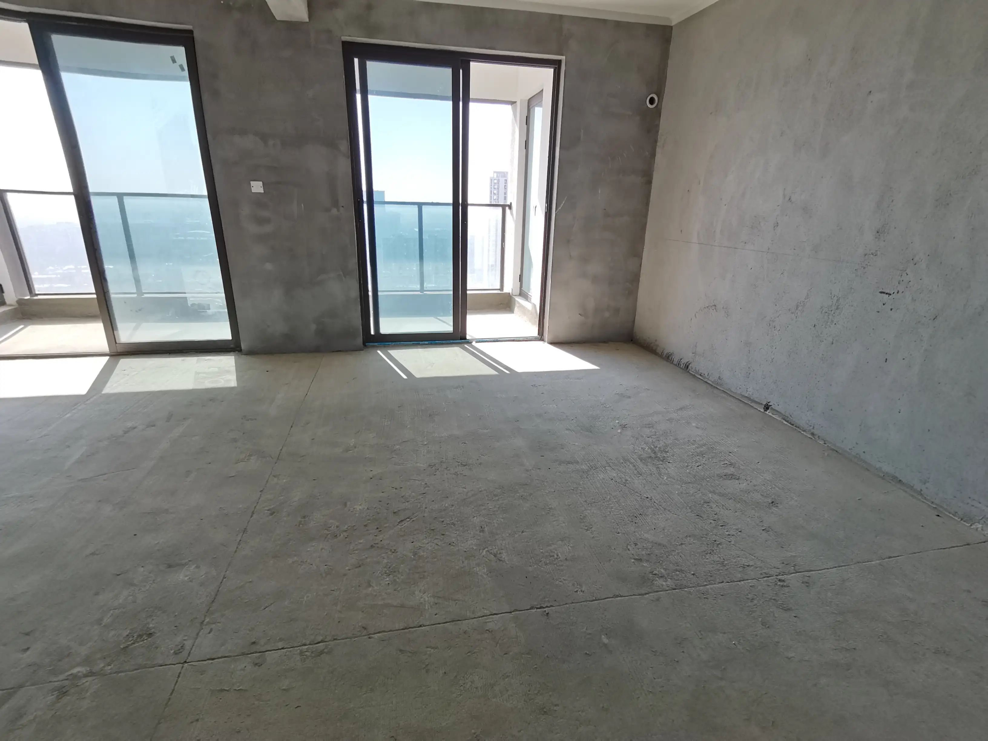 城南，吾悦广场，毛坯大三房，单价6000，带充电车位，好楼层，