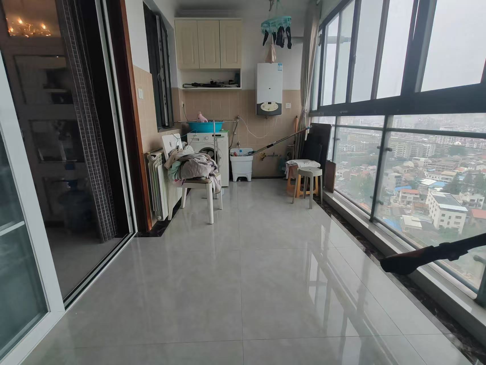 城南，紫金城，全屋品牌家具，带暖气片。单价4千多，好楼层，证满二