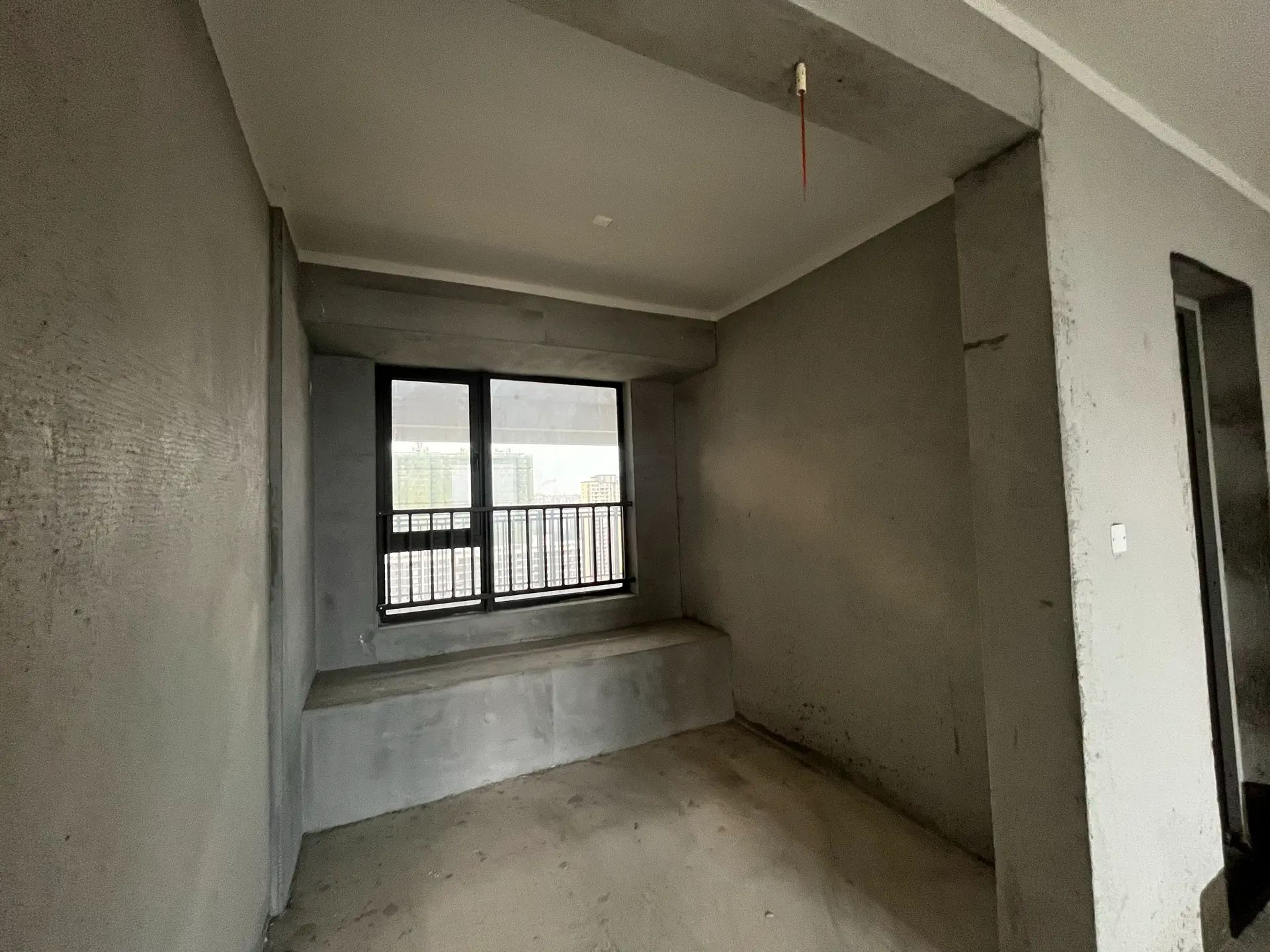 捡漏，吾悦广场，送车位的现房，好楼层，诚心出售