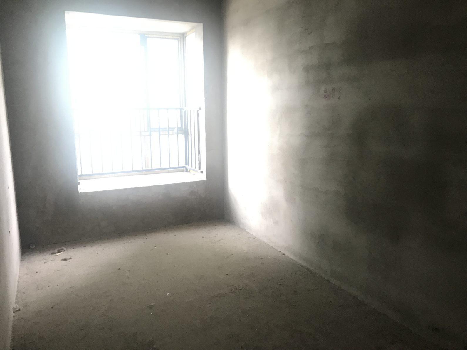 元泰未來城c區(qū)毛坯四房超大陽臺南北通透戶型方正