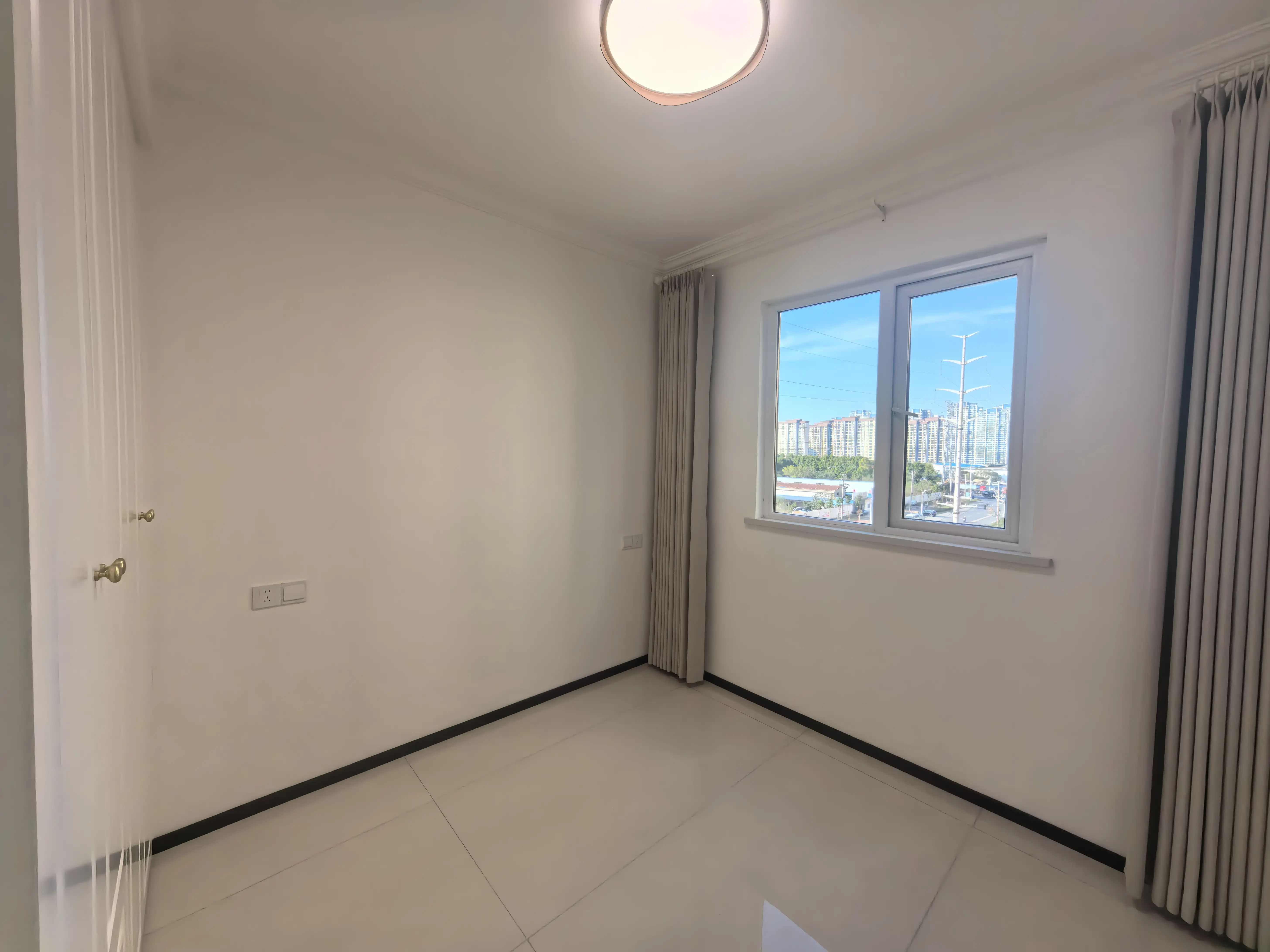 诚心出售，满庭春，精装三房，南北通透双阳台，边户，法式风格，价格好谈