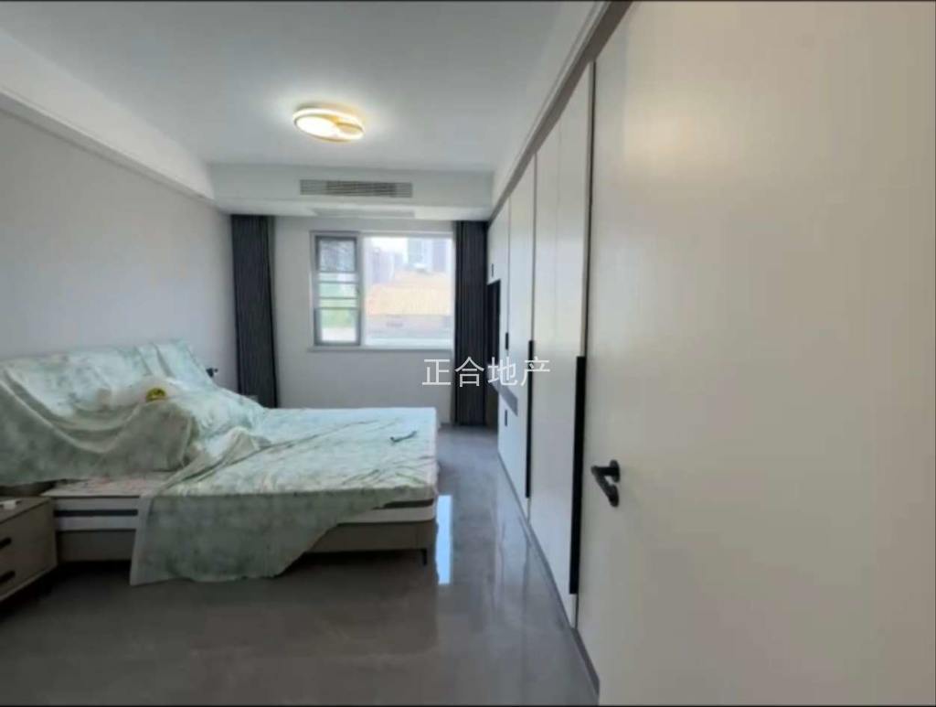 城西锦绣江山瑞园小高层精装三房，成色新，相当于毛坯价出售，装修全送