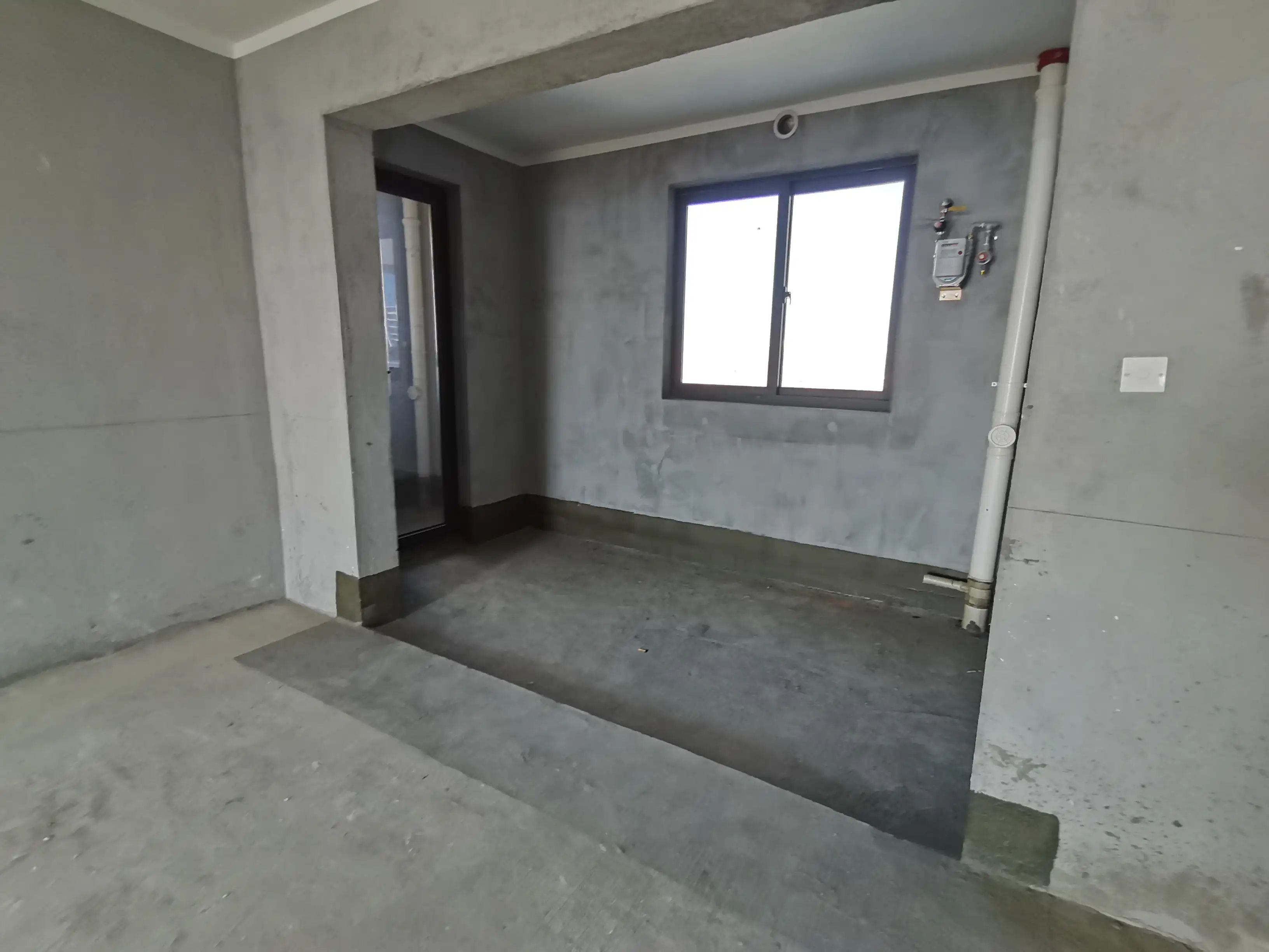 城南，吾悦广场，毛坯大三房，单价6000，带充电车位，好楼层，