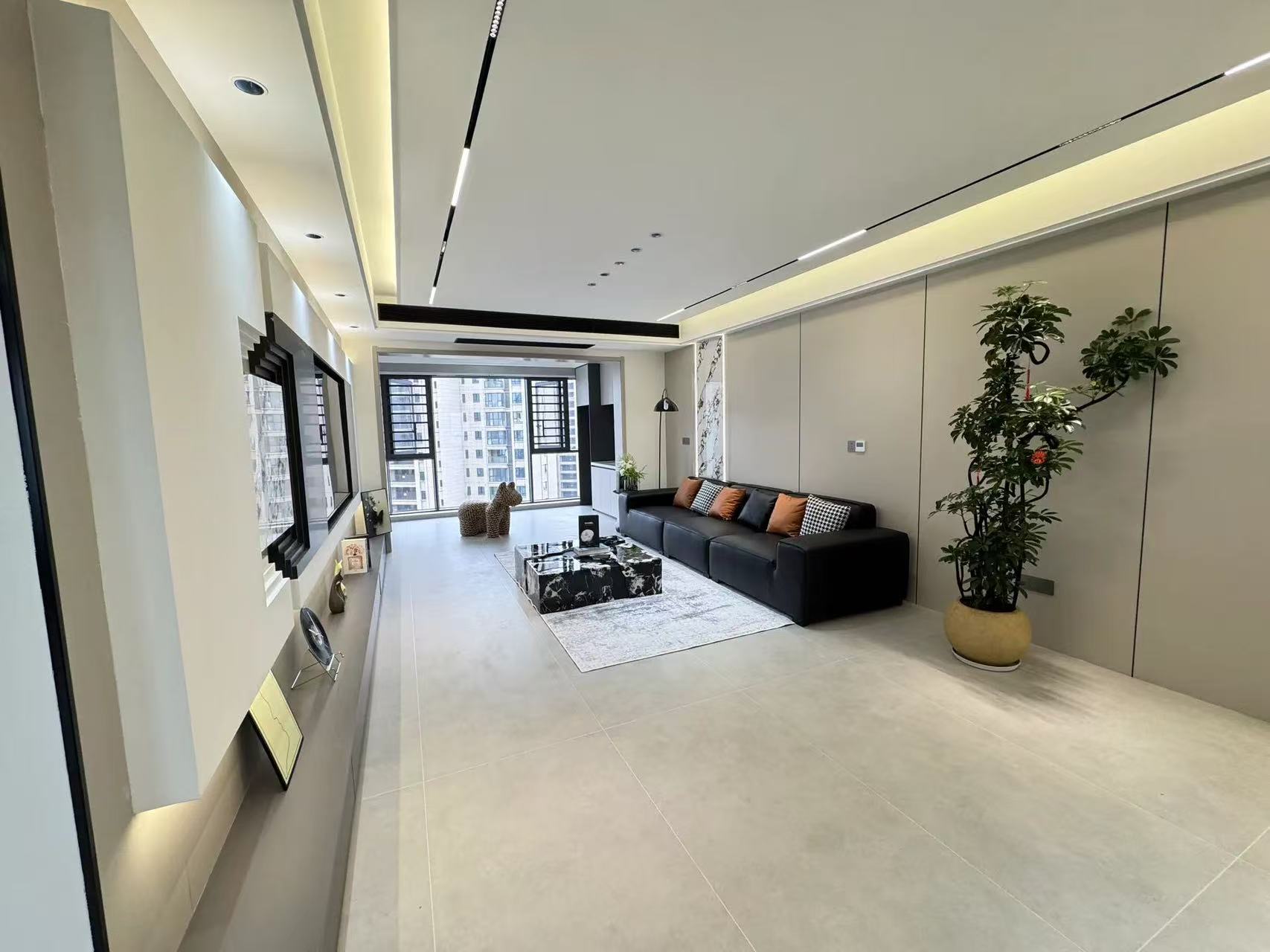 城南，御湖世家，精装三房两卫，全新装修，证满二，好楼层27楼，送一个地下车位