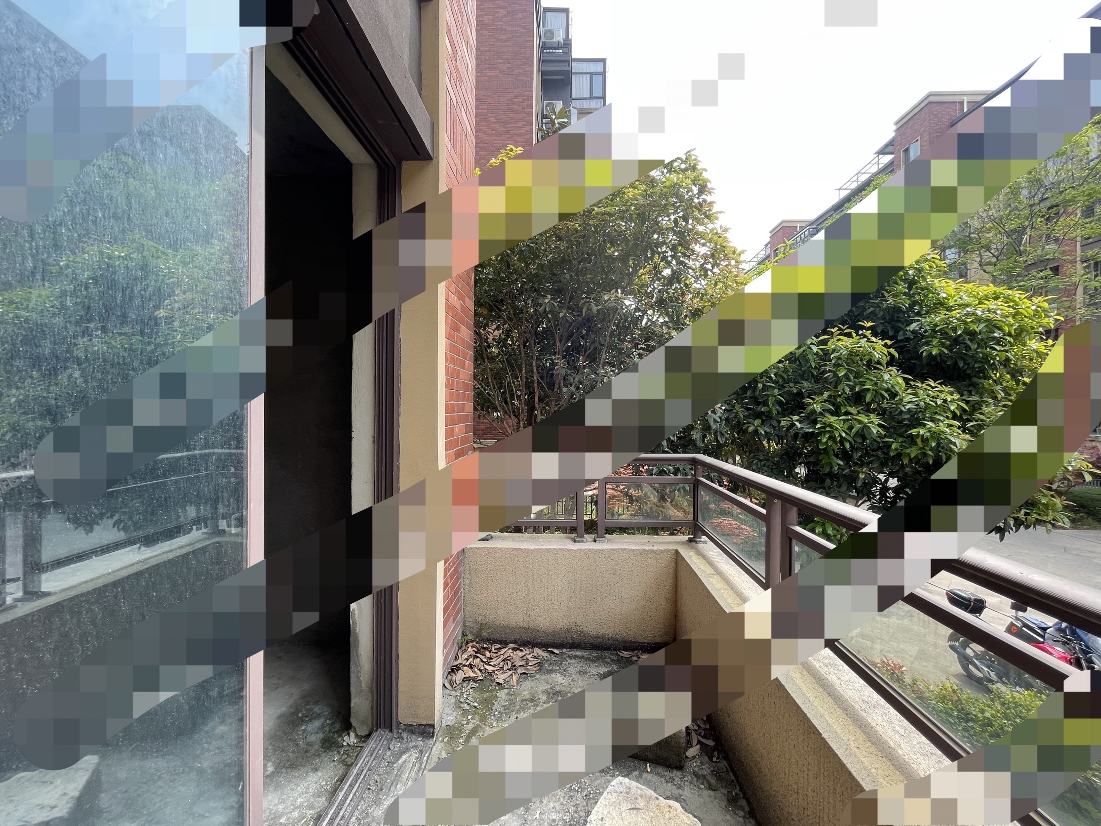 香格里拉，电梯洋房，上下两层接近200平，复式楼+超大院子+大露台+车库，