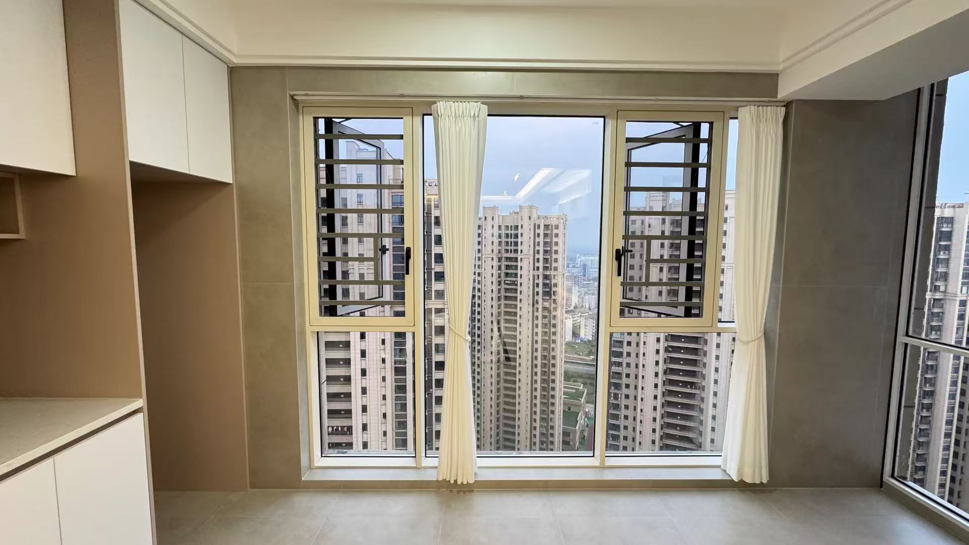 降价了，城南，御湖世家，精装三房两卫，带车位，好楼层，捡漏