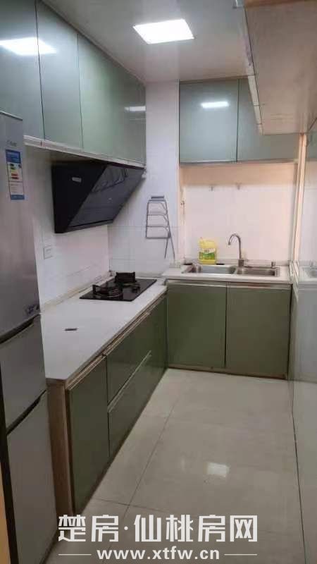 中央華府9層2室2廳9層電梯房出租