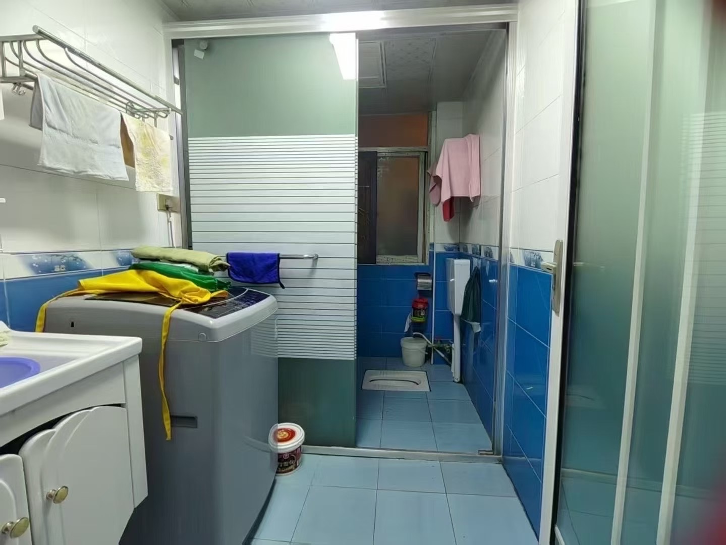 沙嘴菜场旁，步梯好楼层，精装大两房，总价23万，，证件满二
