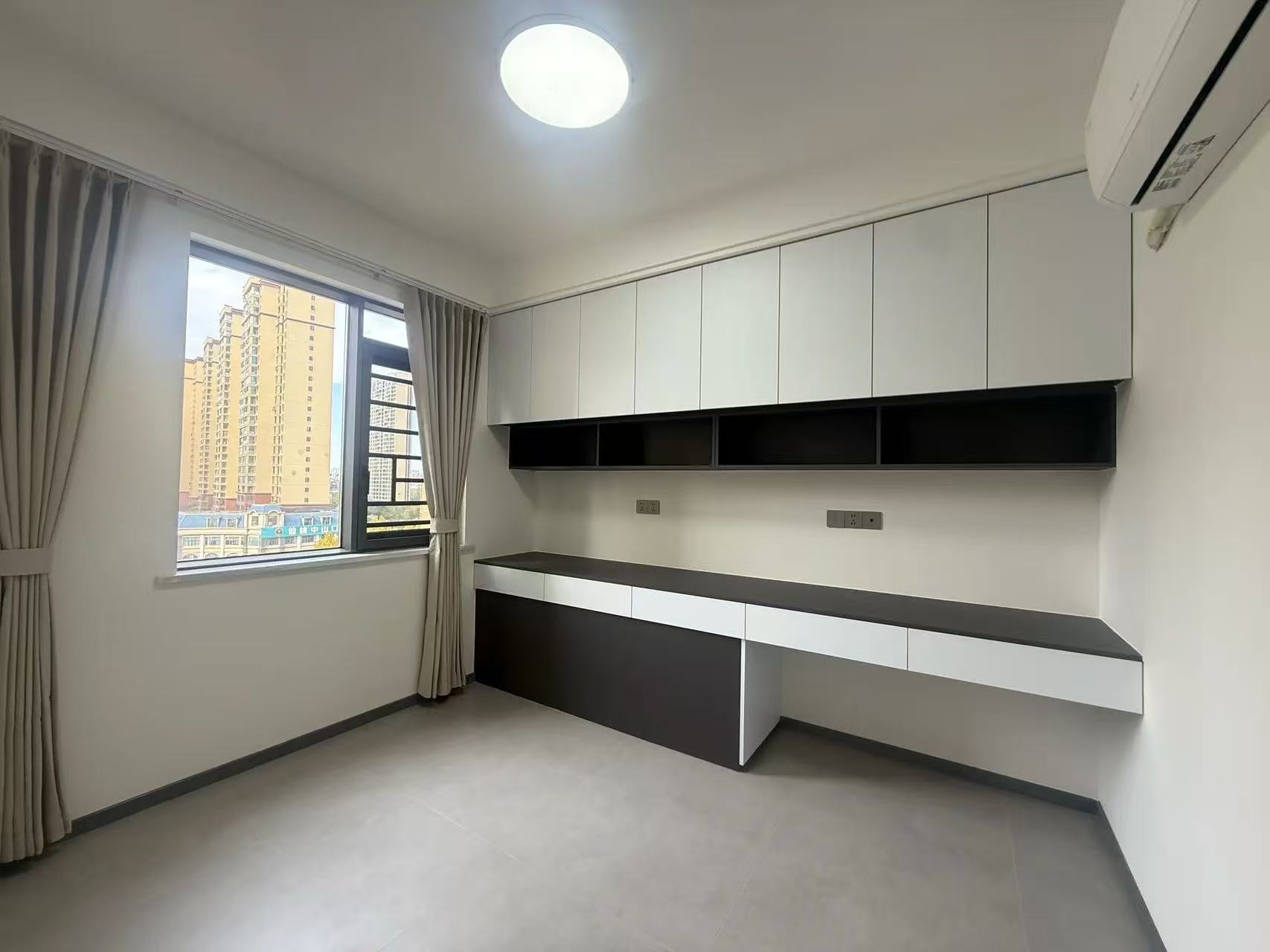 新城壹号-新街，电梯8楼，精装三房两卫，业主诚心卖，价格看中可以谈❗️