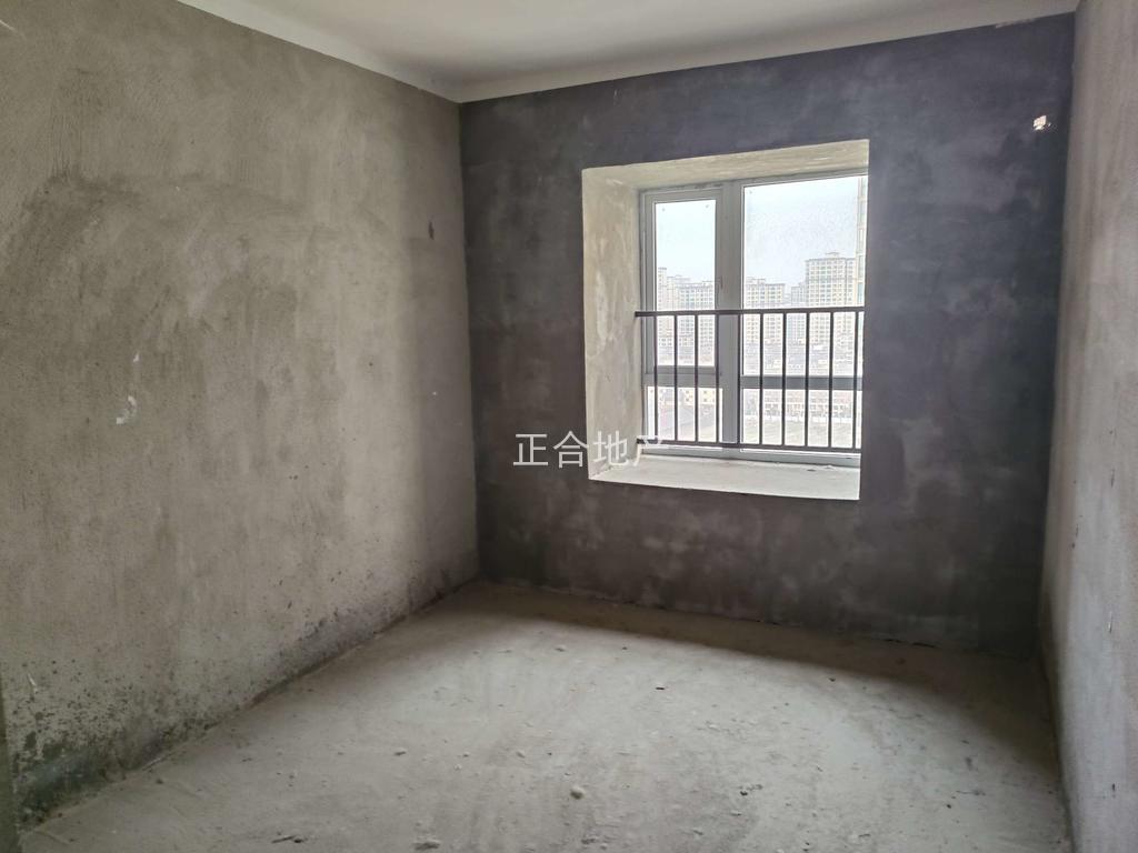 城南，森林國際，湖景現(xiàn)房，單價4400，4房，滿2，樓下就是二中二小