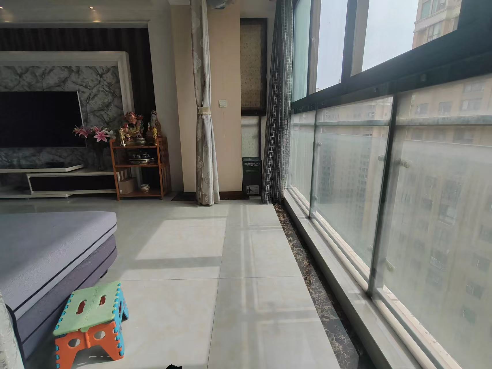 城南，紫金城，全屋品牌家具，带暖气片。单价4千多，好楼层，证满二