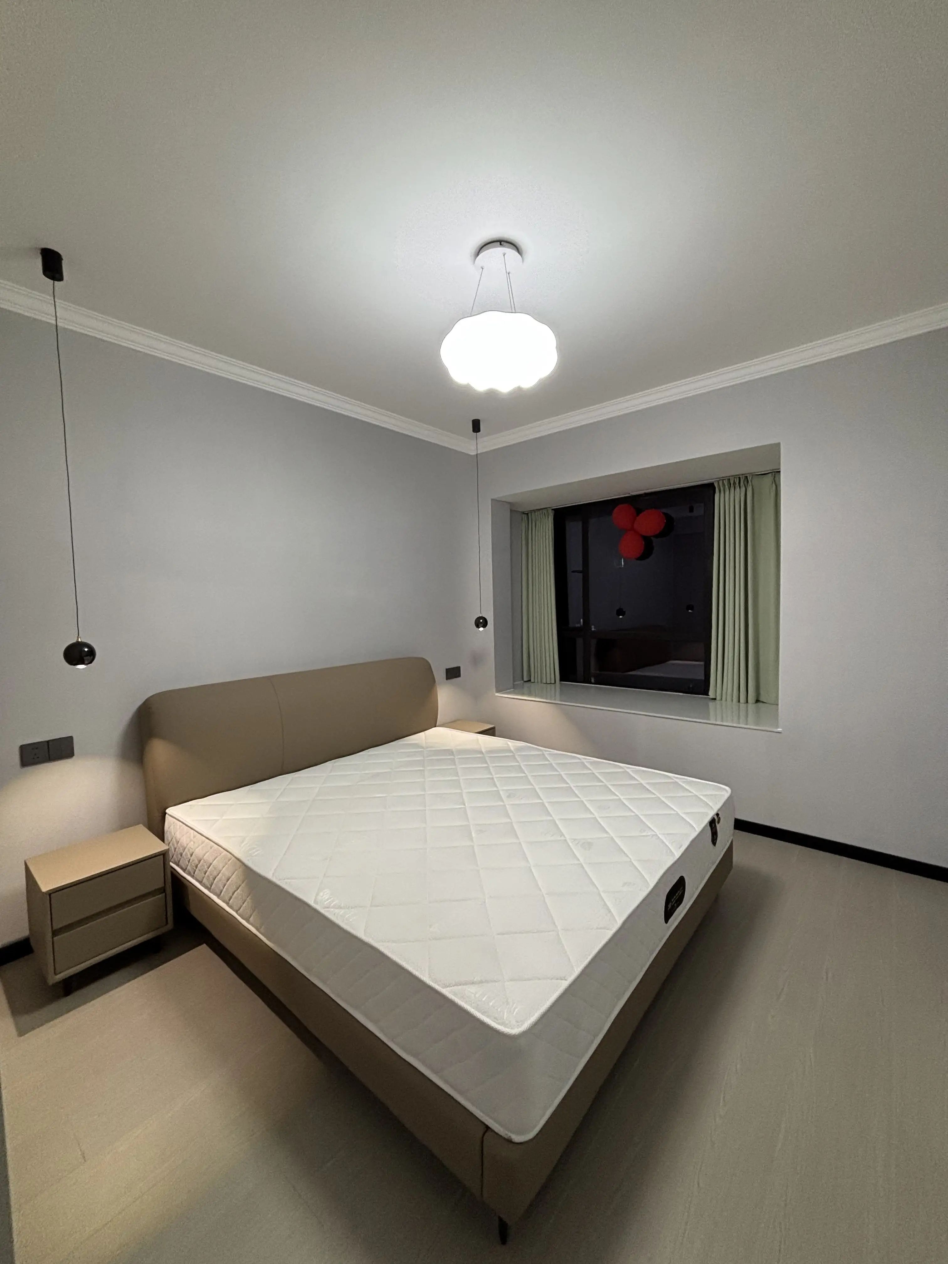 亏本出售，御湖世家，送车位，全新装修婚房，精装三房，好楼层