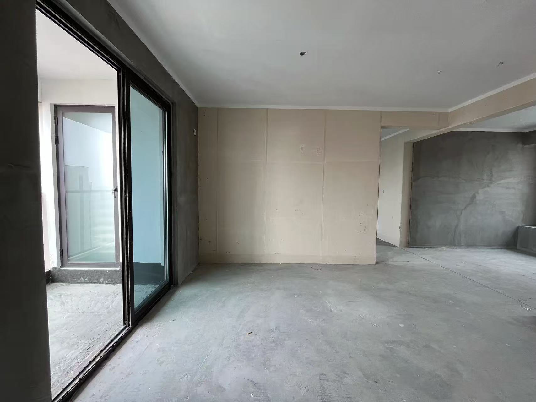 城南，吾悦广场，毛坯三房，采光好，单价4900