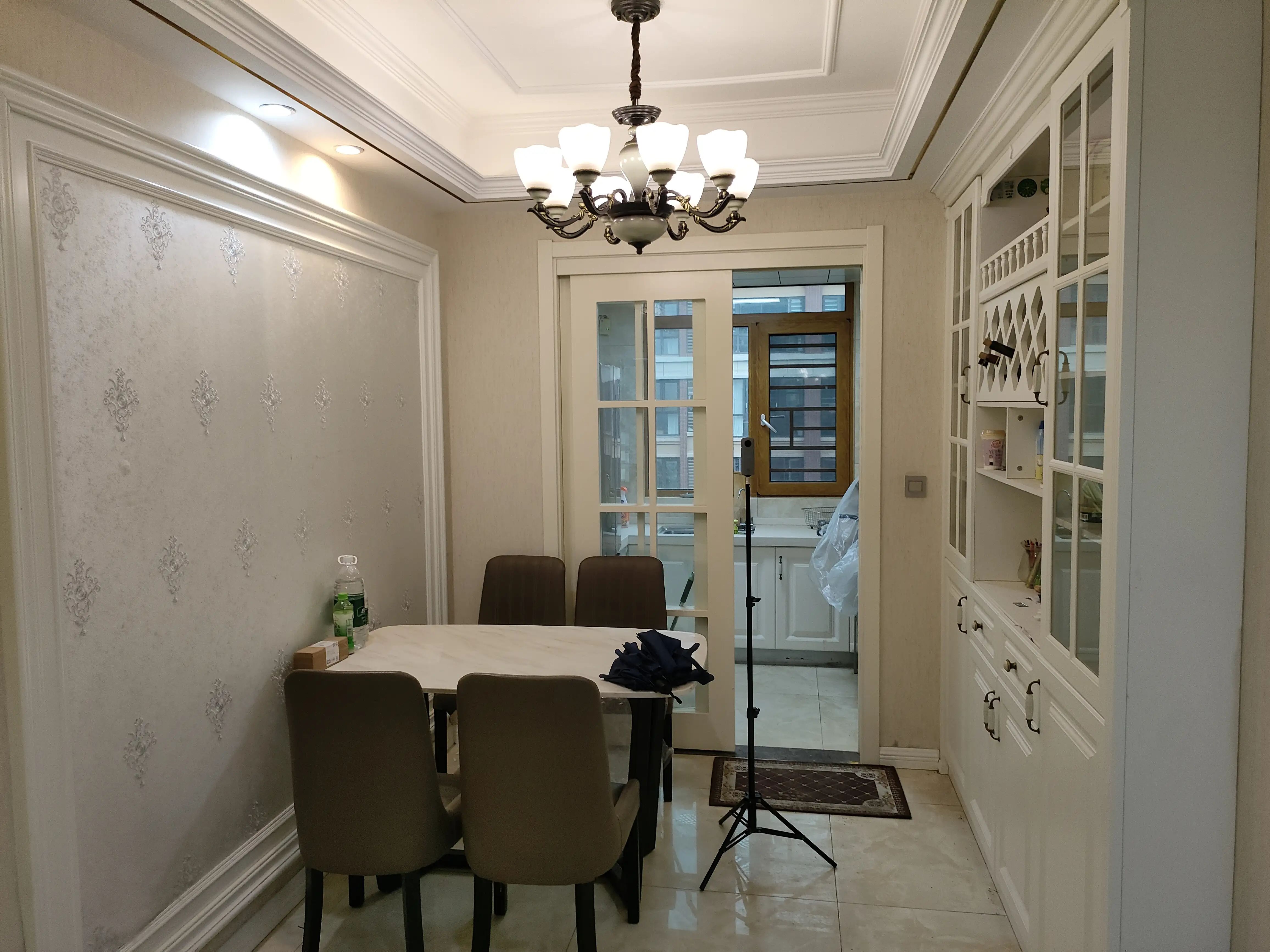 城南，新城五期，电梯洋房，好楼层5楼，精装3房2卫，证满二