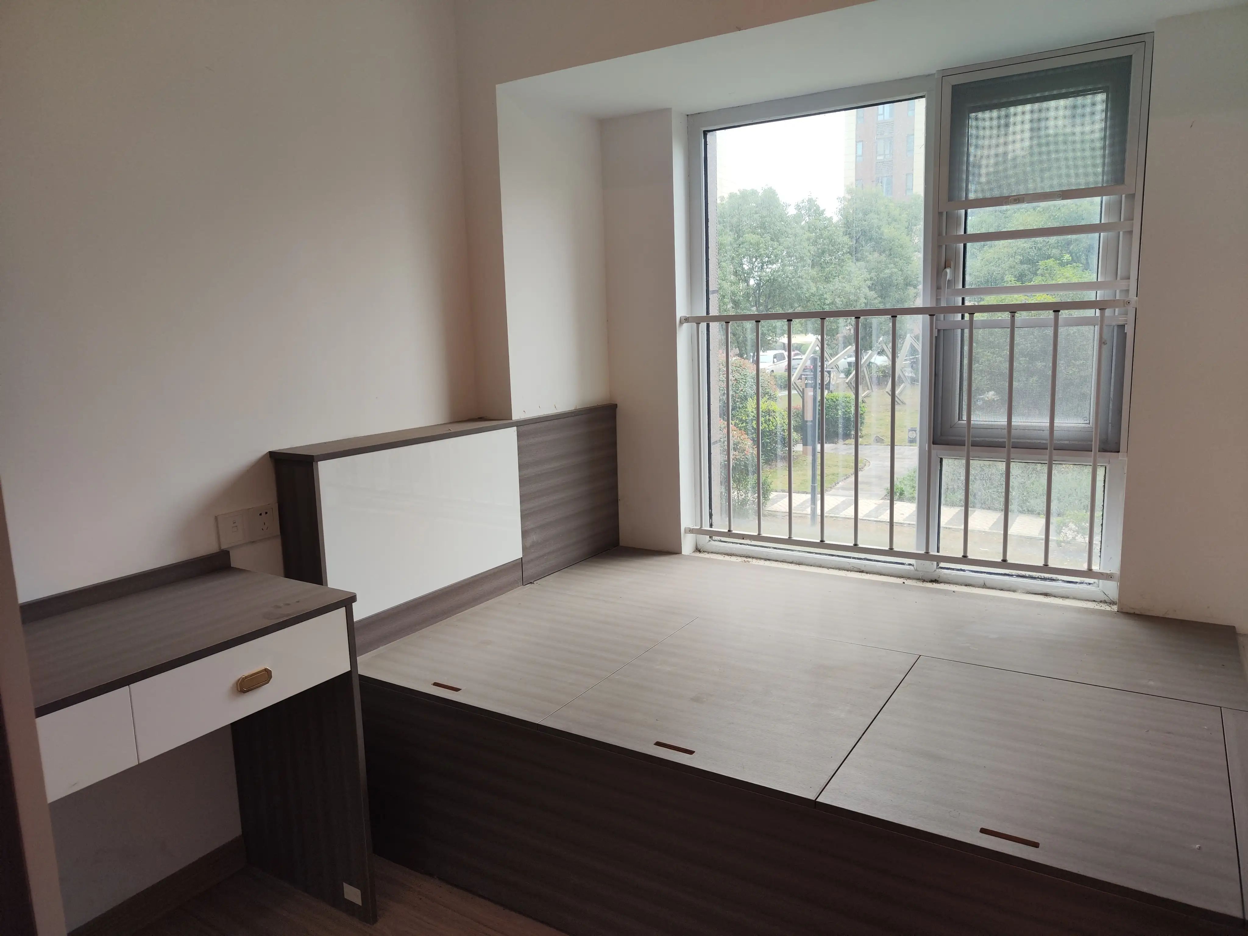 诚心出售，城南，碧桂园，精装三房两卫，证满二，南北通透