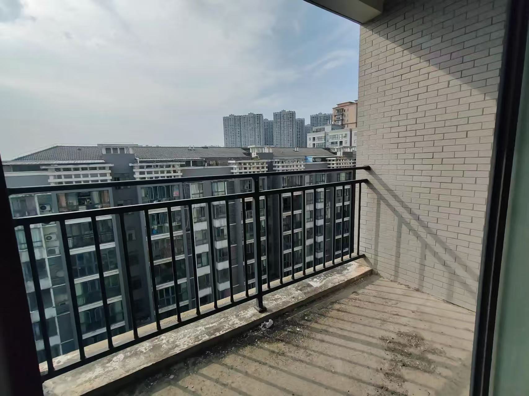 城南，新城华府，单价3200，电梯小高层，好楼层，证满二