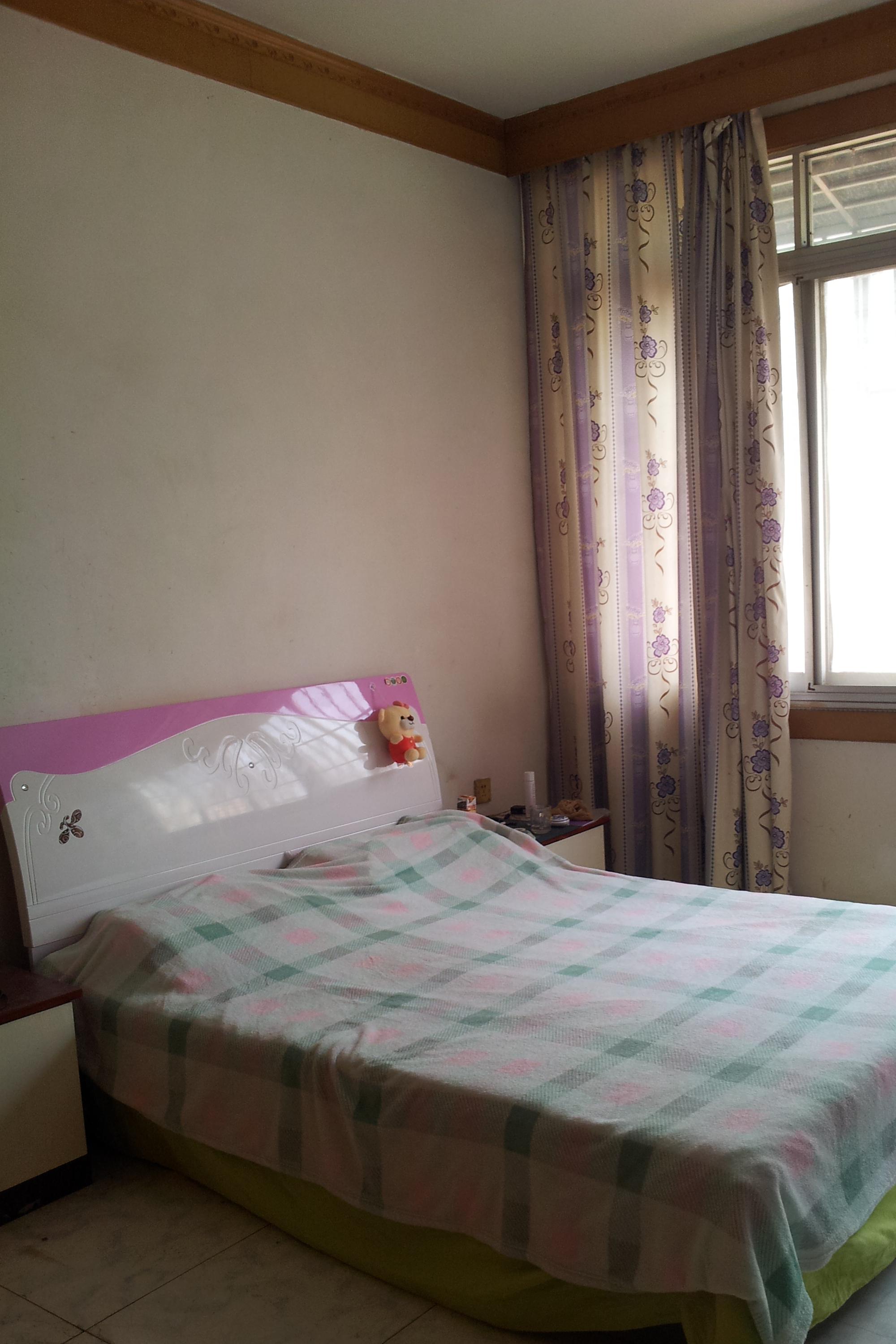 婦幼保健院對(duì)面華能小區(qū)別墅出售