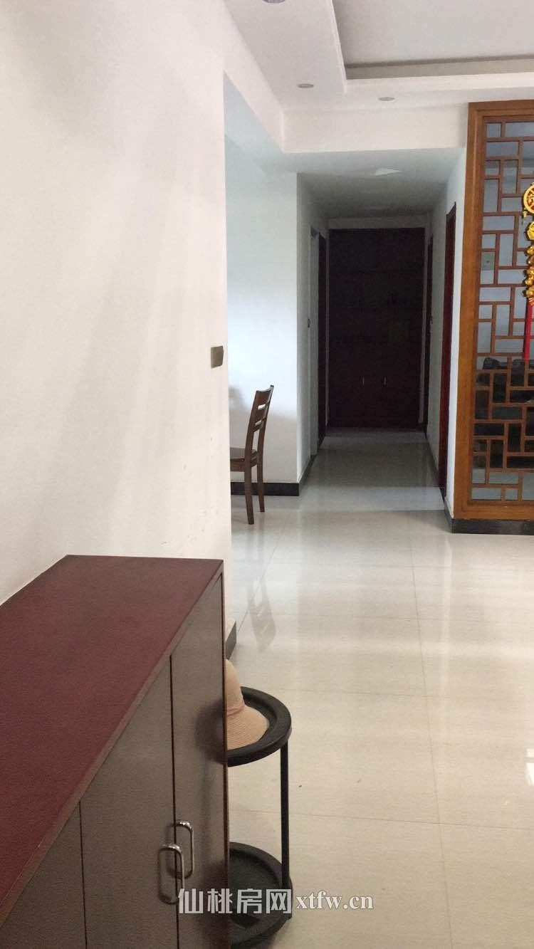 翰林公館，一中對面 房坐北朝南