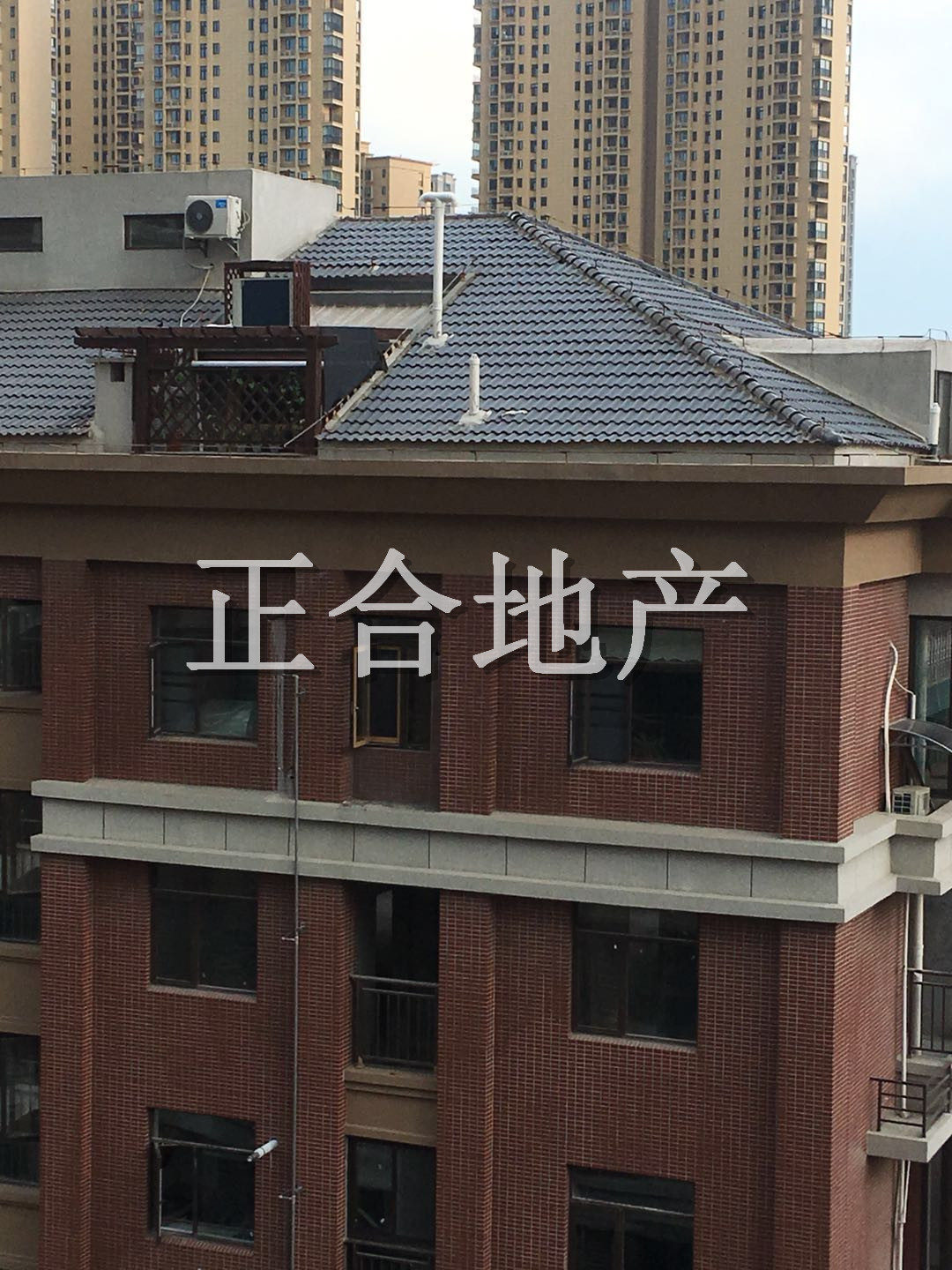 新城一號五期復(fù)式樓毛坯，大四房，價(jià)格優(yōu)！