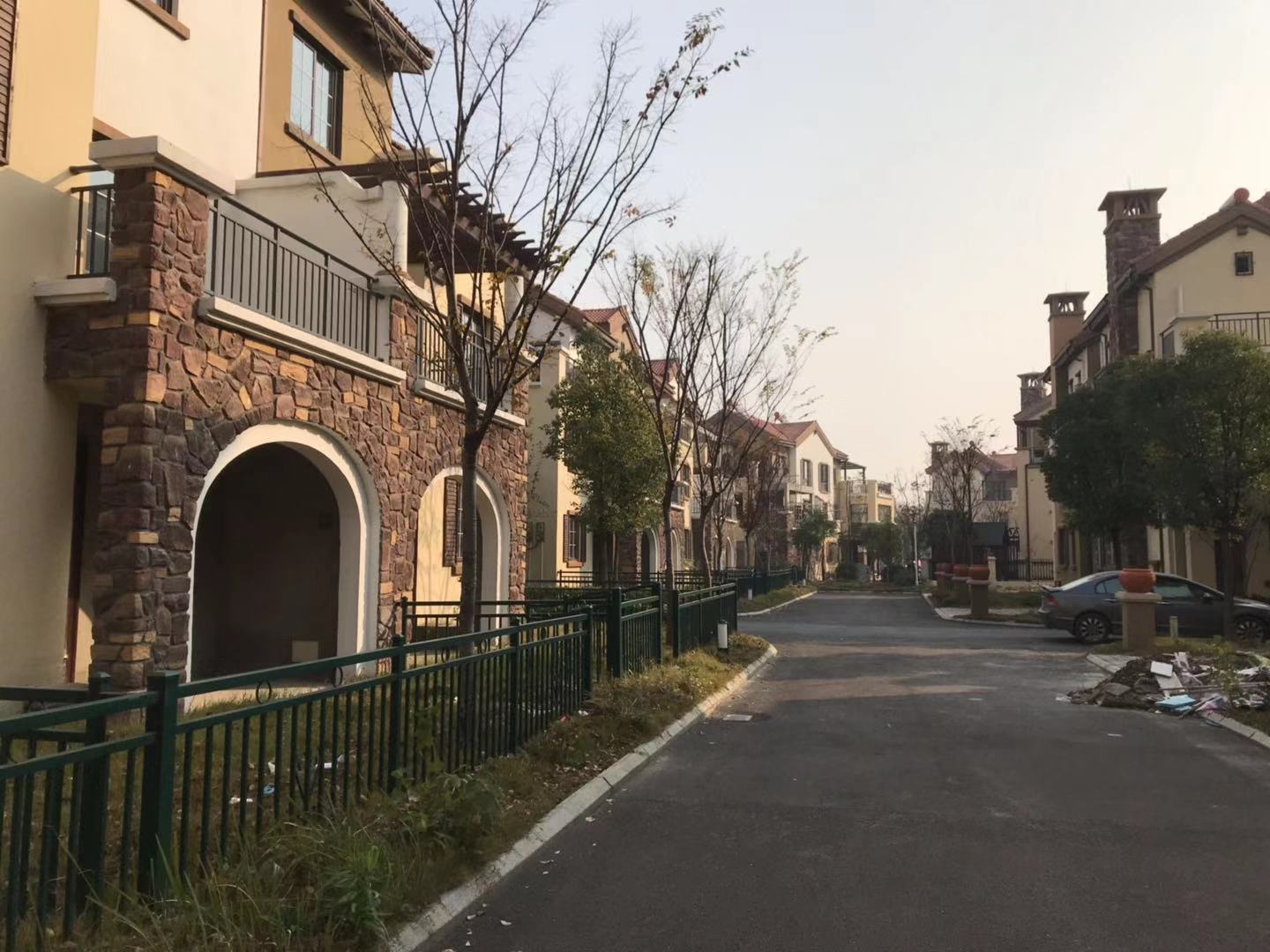 御江湾 江滩公园旁 仙桃二小对面 三层联排别墅 两个独立停车位 自带