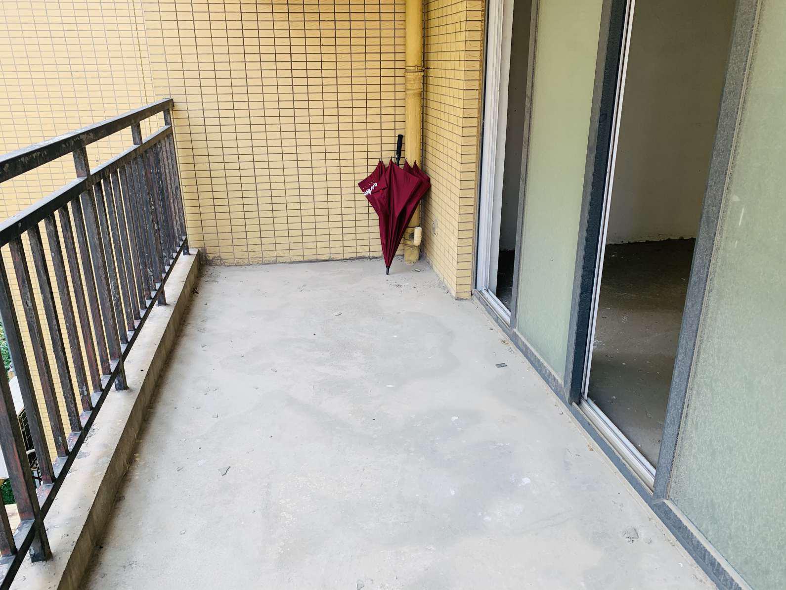 三豐鼎城送露臺(tái)入戶花園證滿兩年