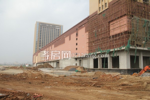 精品建材大賣場(chǎng)外立面正在穿上魅力新衣