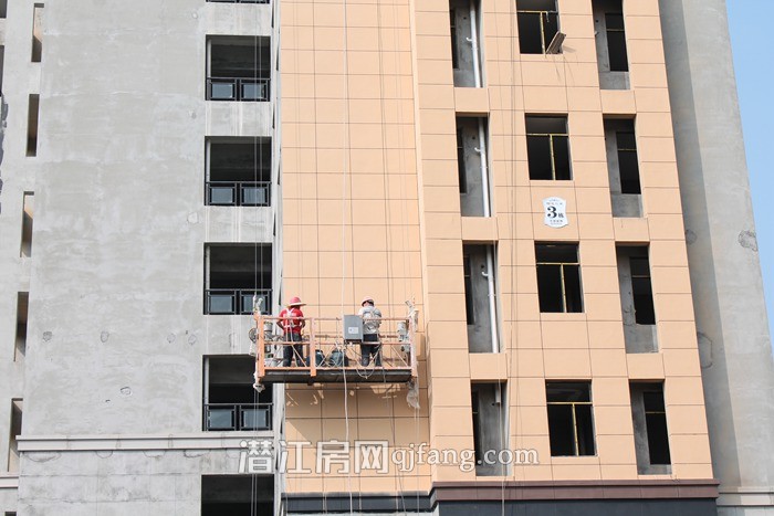 阳光水岸7月工程进度 3号楼正做外墙瓷砖