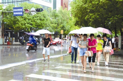 人工增雨降甘霖 潜江旱情有望得到缓解