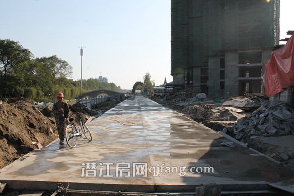 陽光水岸10月工程進度 2號樓腳手架正在拆除