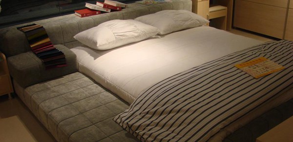 布艺床好还是实木床好 好床才能睡好觉