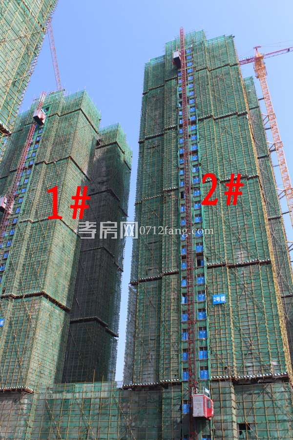 华耀天城7月工程进度：5号楼正在做外立面