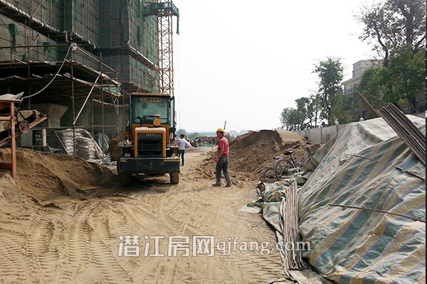 盛世龙城8月工程进度:二期防护网逐步拆除中