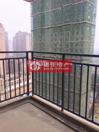 锦绣后湖二期电梯房经典三房，131.36平精装修中间