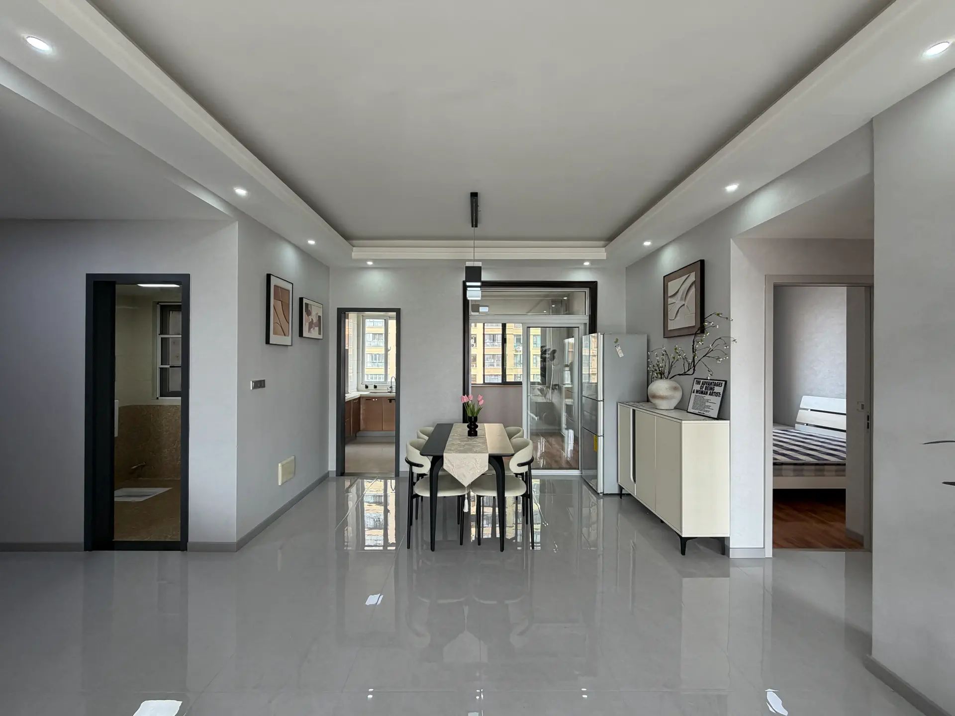 城东品质小区，公园世家，电梯19楼，东边户，精装三房两卫，证满二