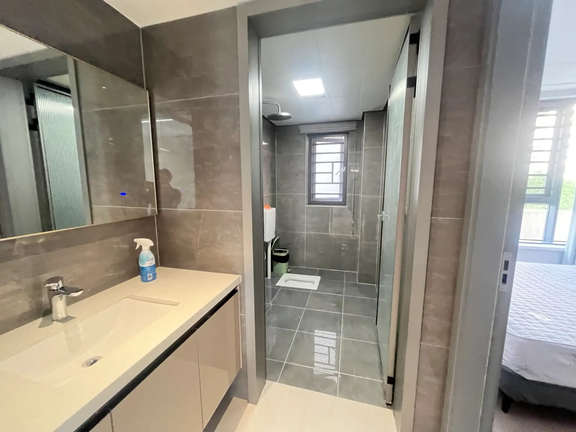 城南，荣怀二楼，带大露台，精装三房两厅两卫，证满二，南北通透