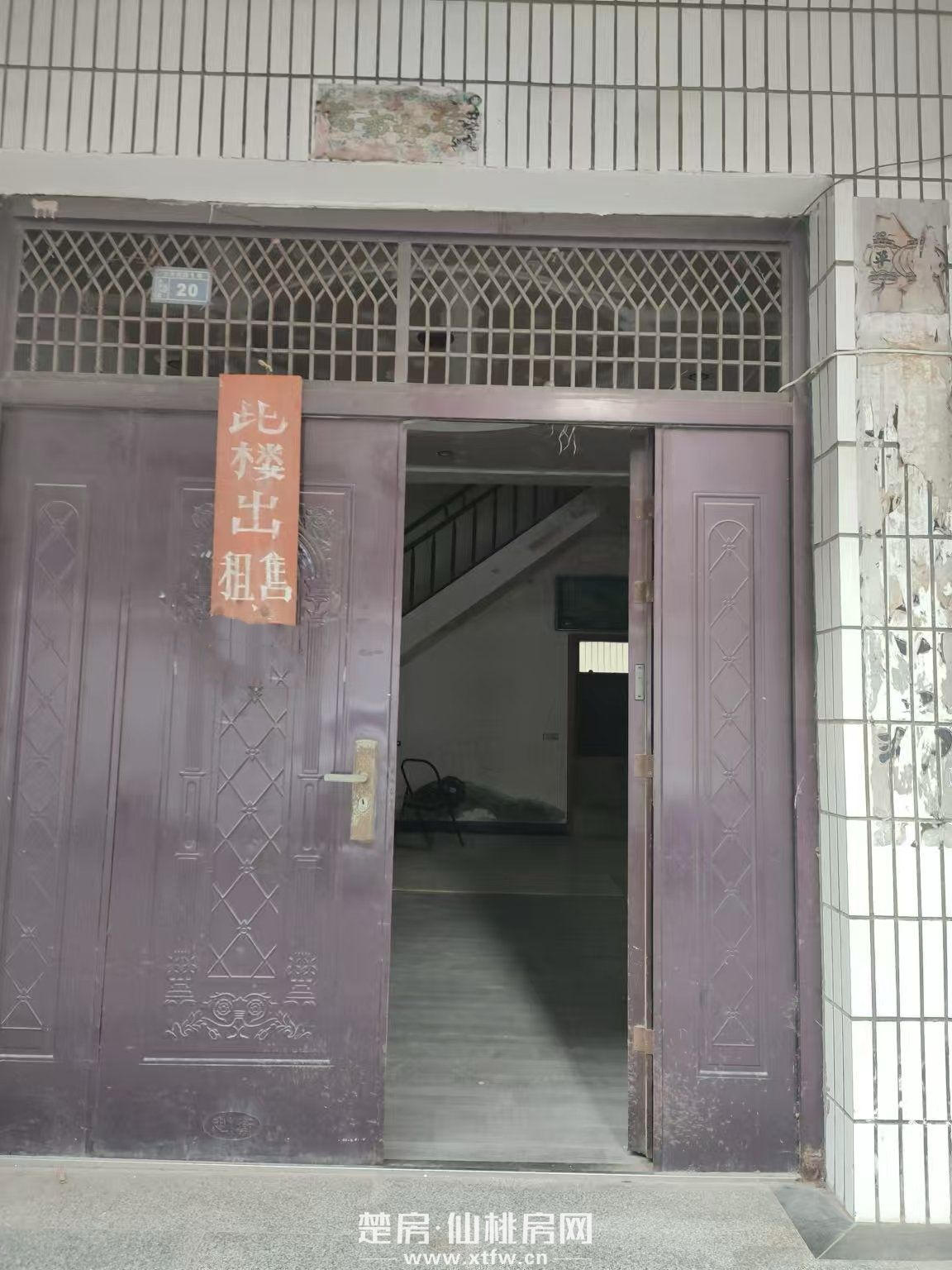 大洪小区大洪路西一巷仙桃中学三层私房出租出售，一楼可以做门面