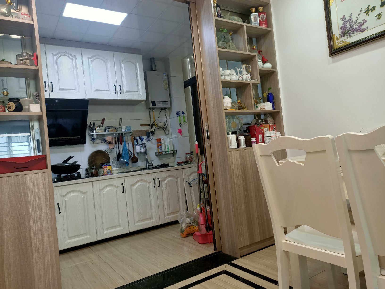 新八中附近逸景軒小區(qū)電梯好樓層南北通透128平三房兩廳兩衛(wèi)