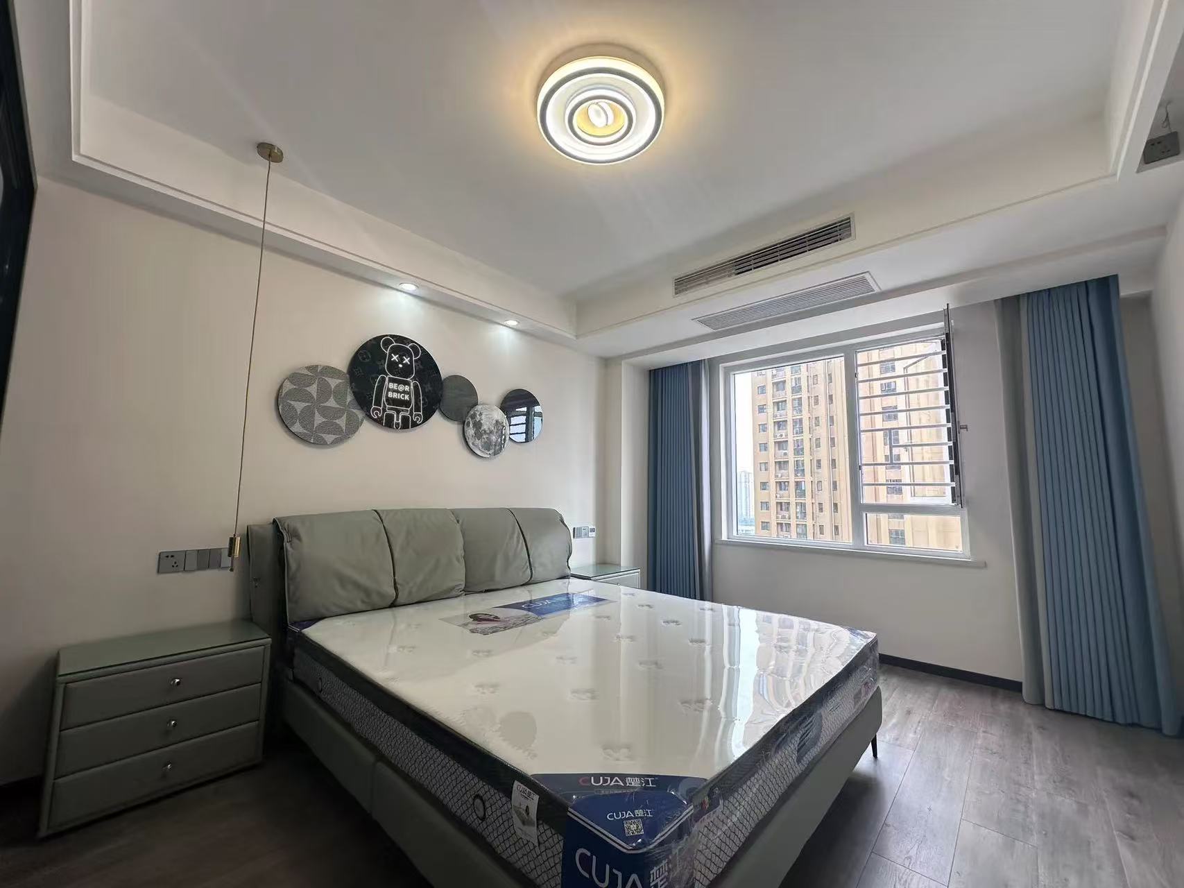 亏本出售，满庭春，边户，双阳台，精装大三房，基本未住，证满二，中间楼层