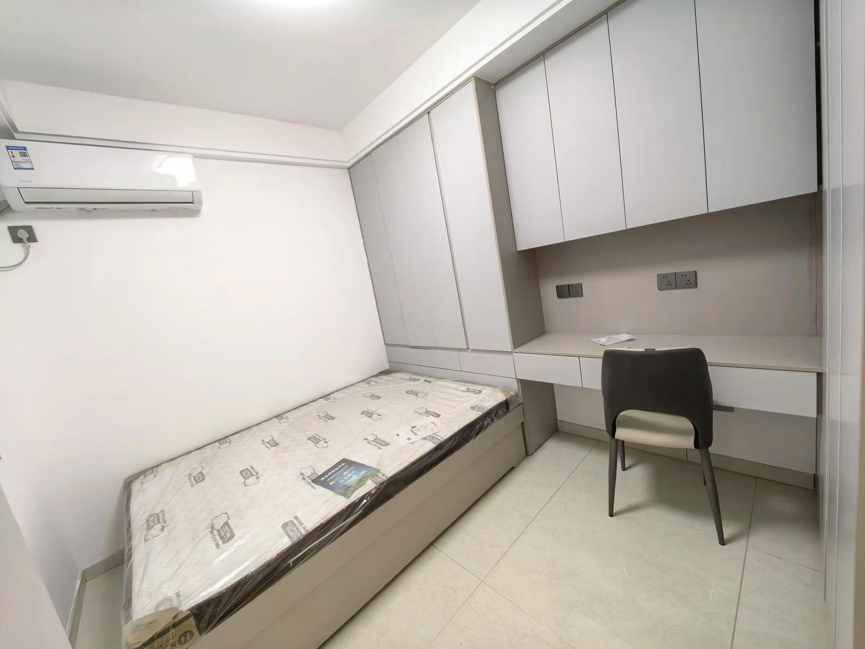 城南，蓝天新城，精‮三装‬房‬两卫，全‮中屋‬央‬空调，‮车带‬位，证满二