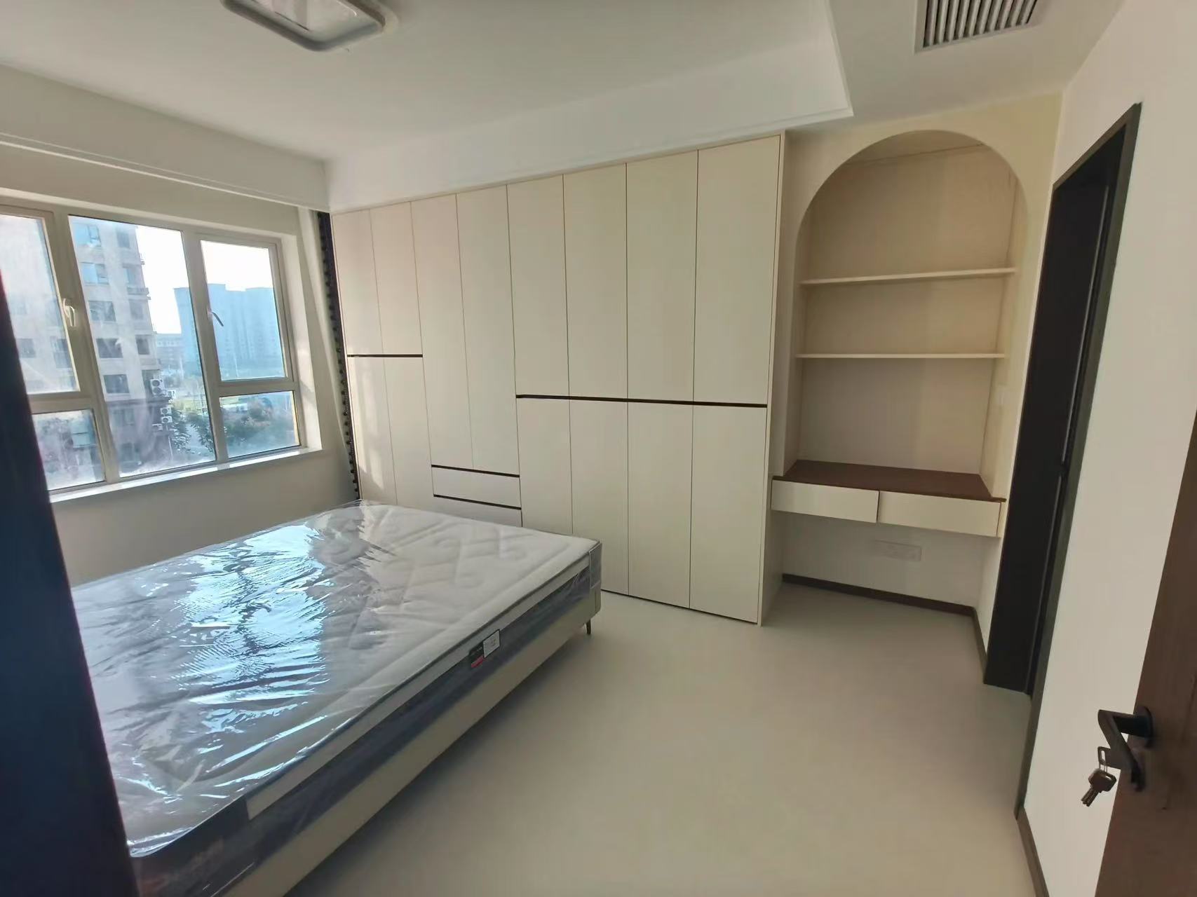 城南，新城名都，全新精装三房两厅两卫，朝阳三小三中书包，证满二