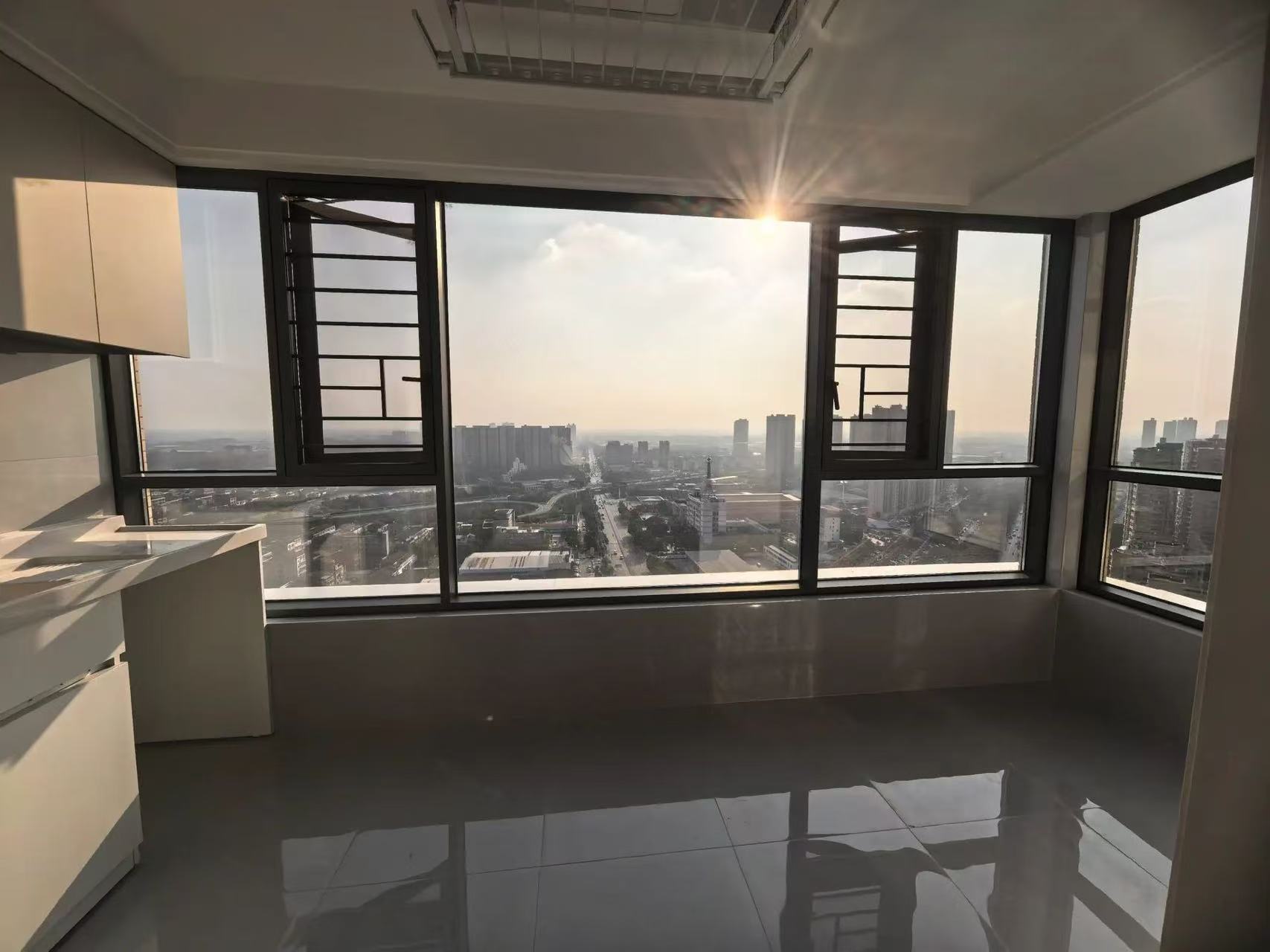 降价了，城南,沔街旁,电梯好楼层,全新精装三房二卫,证满二,单价4700