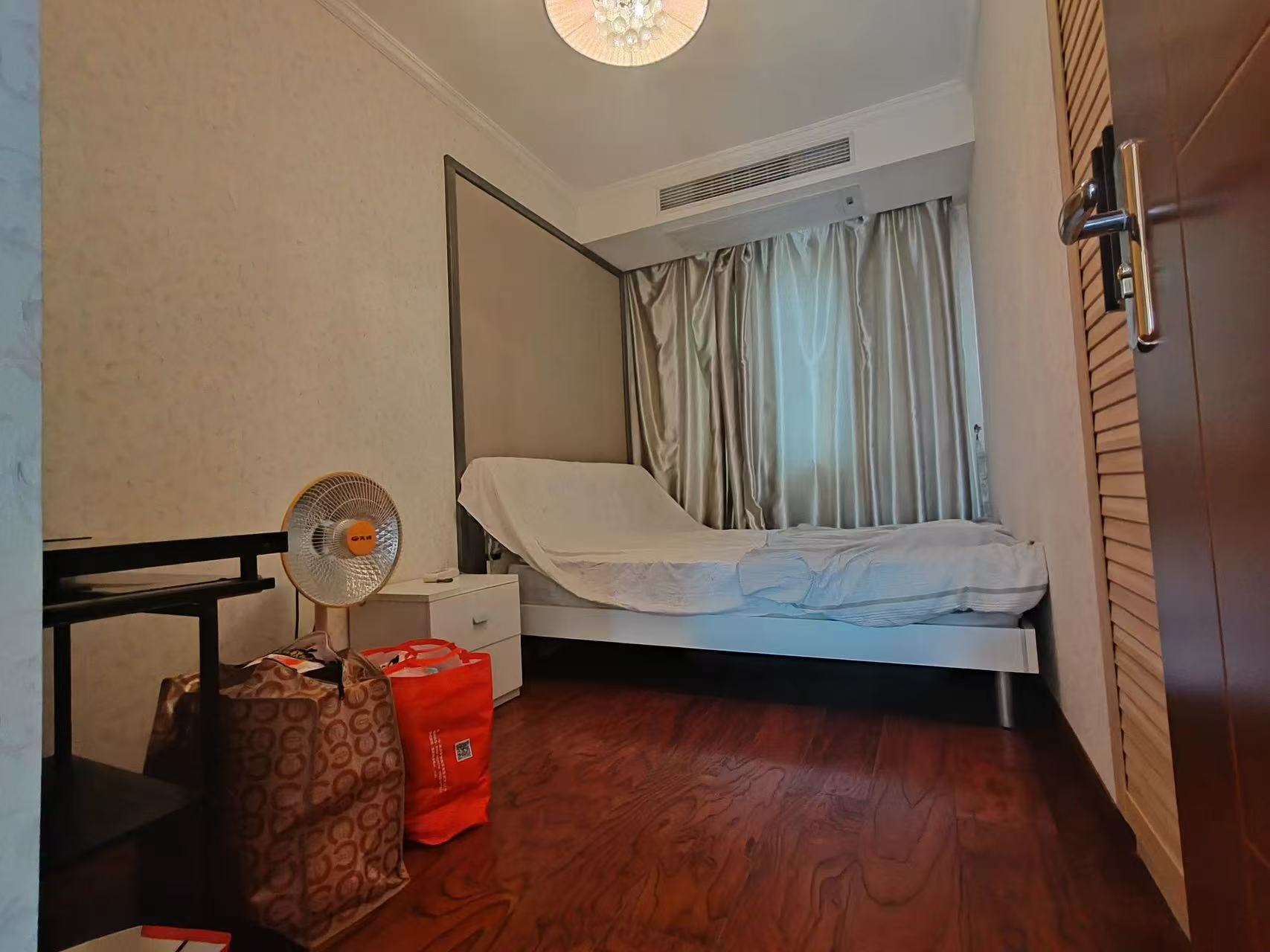 城南，紫金城，全屋品牌家具，带暖气片。单价4千多，好楼层，证满二