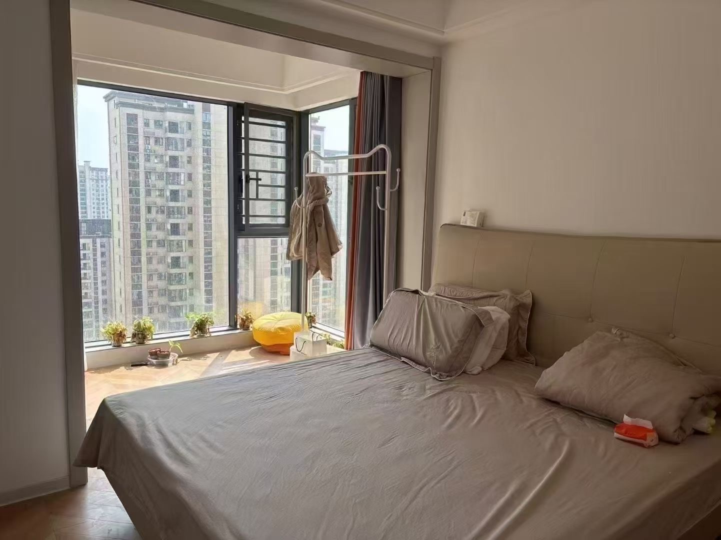 424，城南，朝阳丽景，精装两房，诚心出售，中间好楼层
