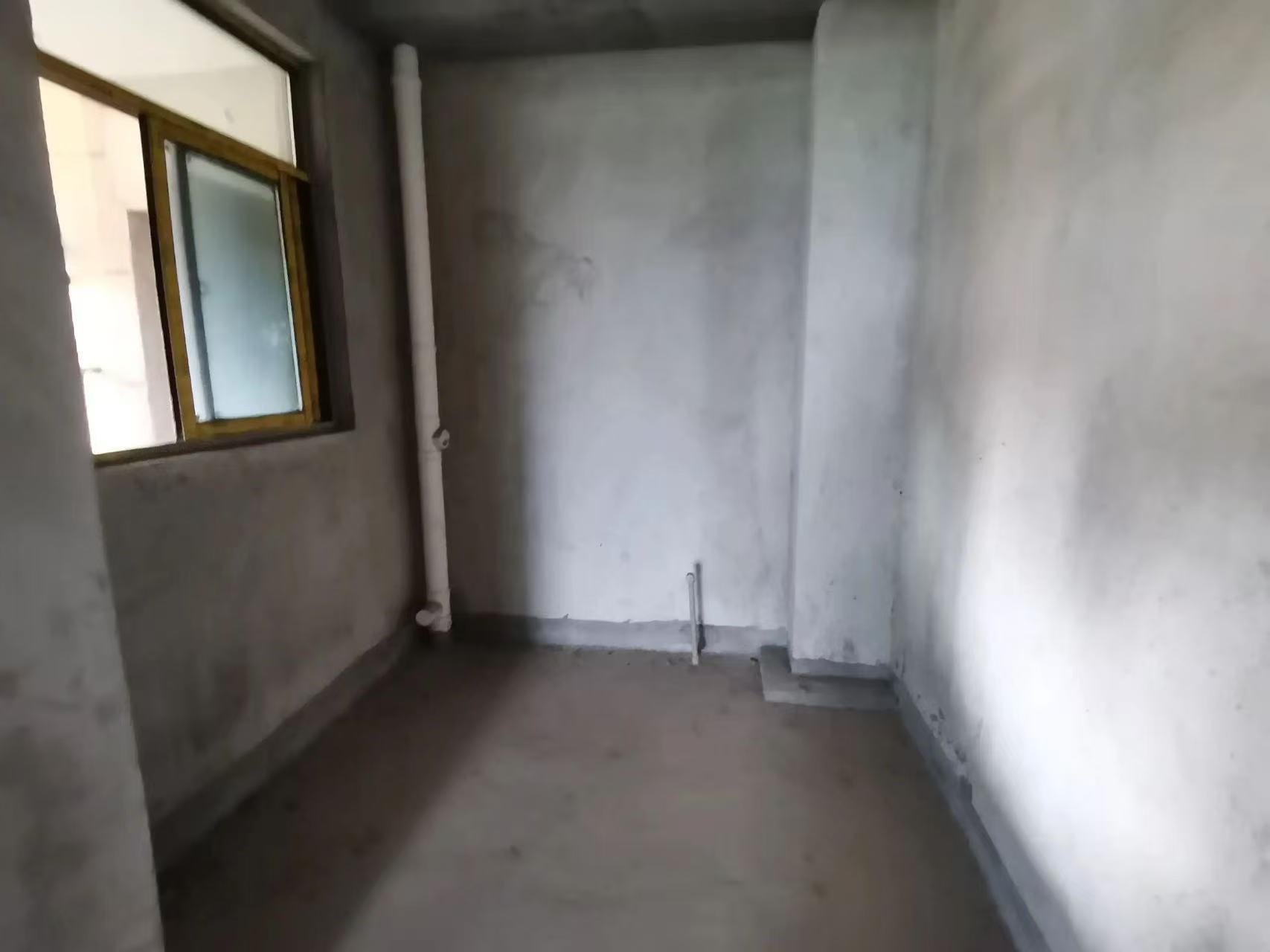 城南，沔阳清华园，毛坯三房两卫，小高层15楼，看中可谈