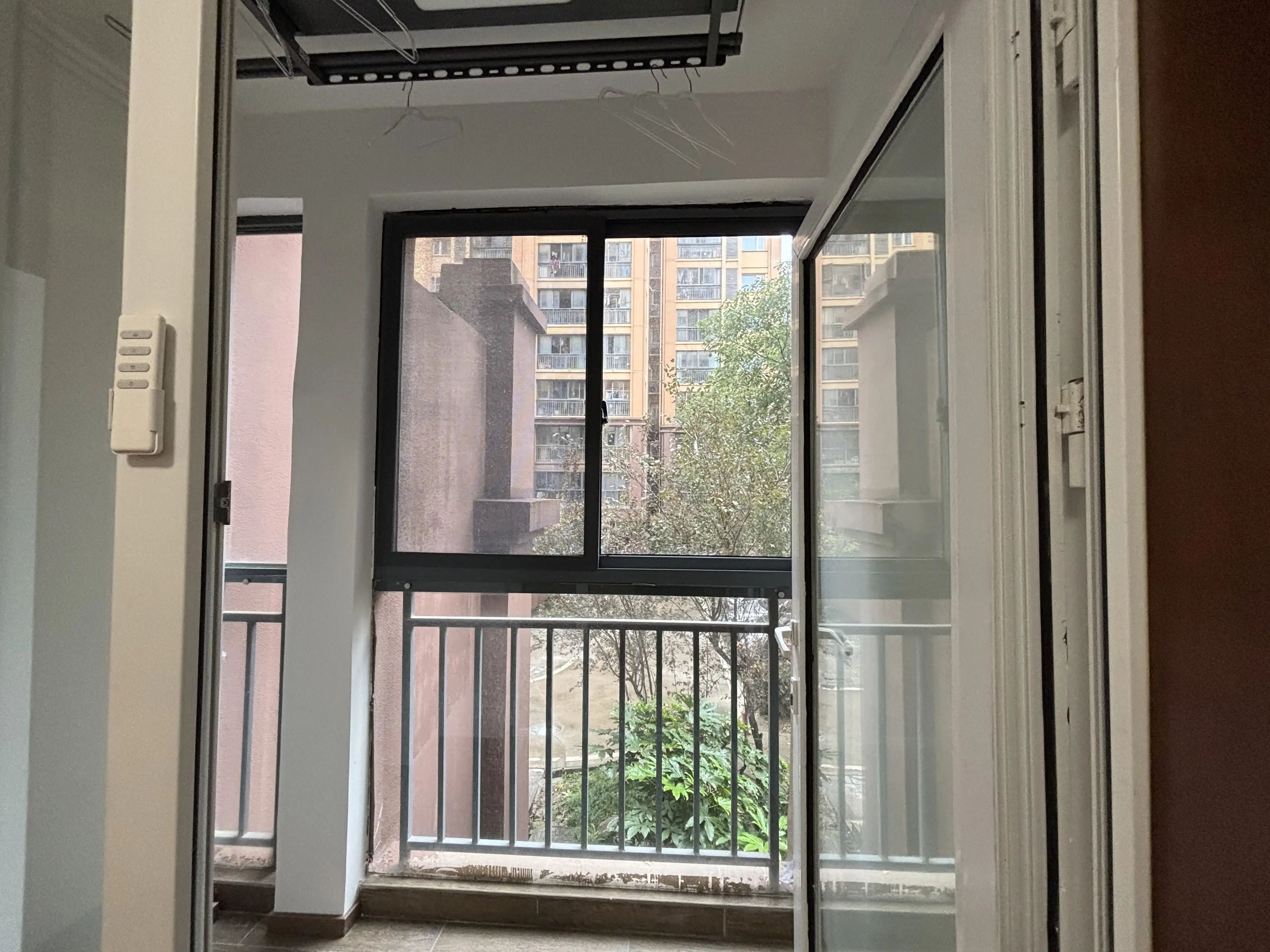 满庭春，边户小高层，精装三房，全屋品牌家具带暖气，单价4千多