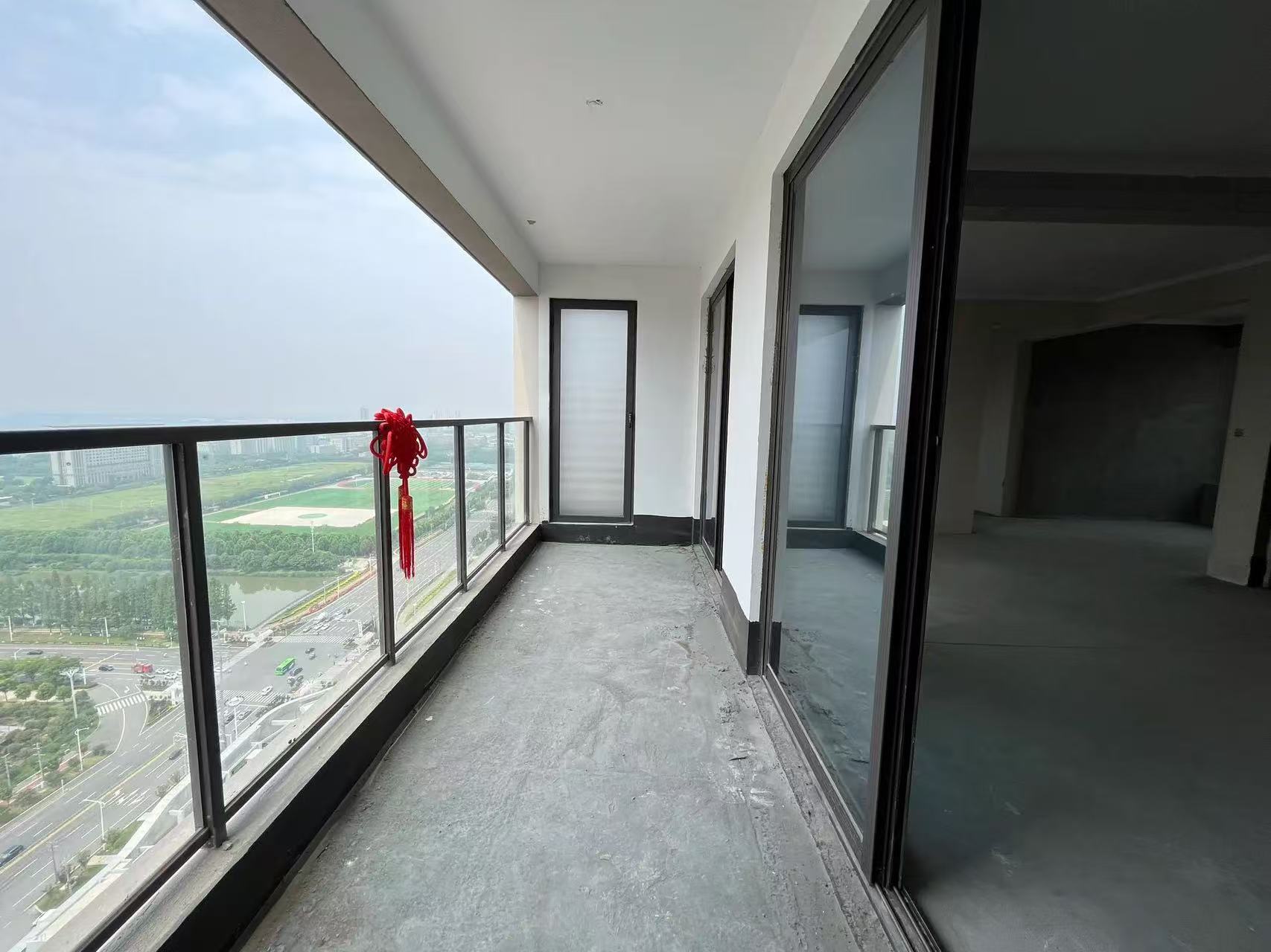 城南，吾悦广场，毛坯三房，采光好，单价4900