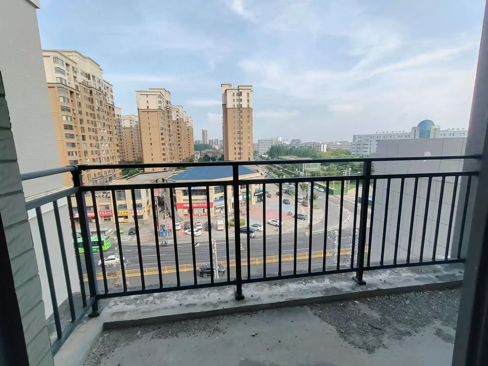 城南，新城华府，单价3200，电梯小高层，好楼层，证满二