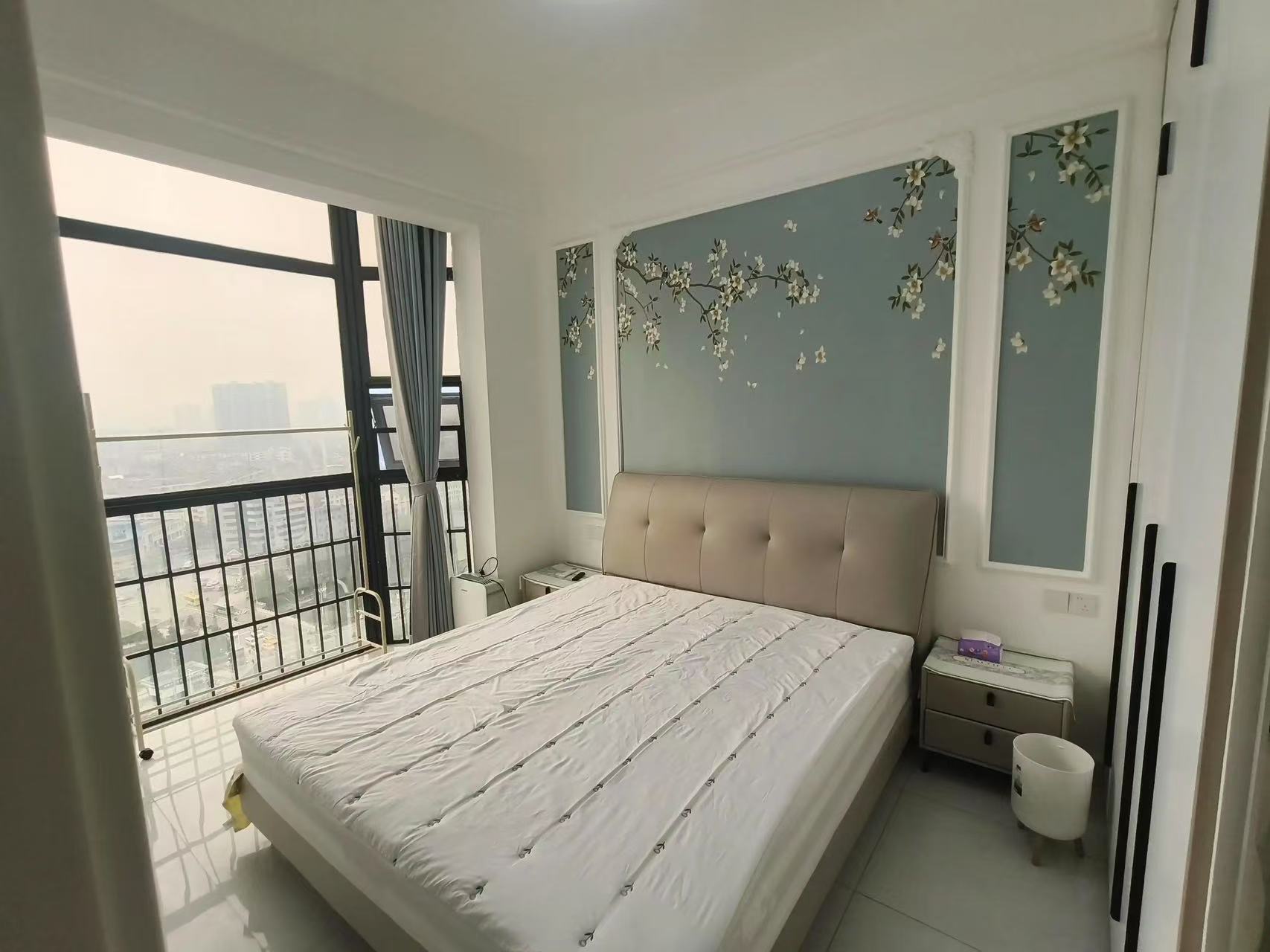 捡漏，商城旁，精装两室一厅，中间好楼层，诚心出售