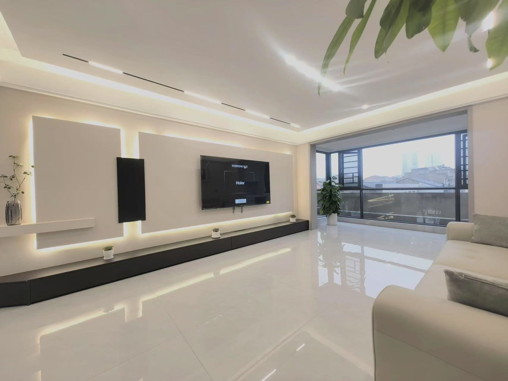 商城旁，三合鑫城，电梯精装3房两卫，全新装修，拎包入住，老证，